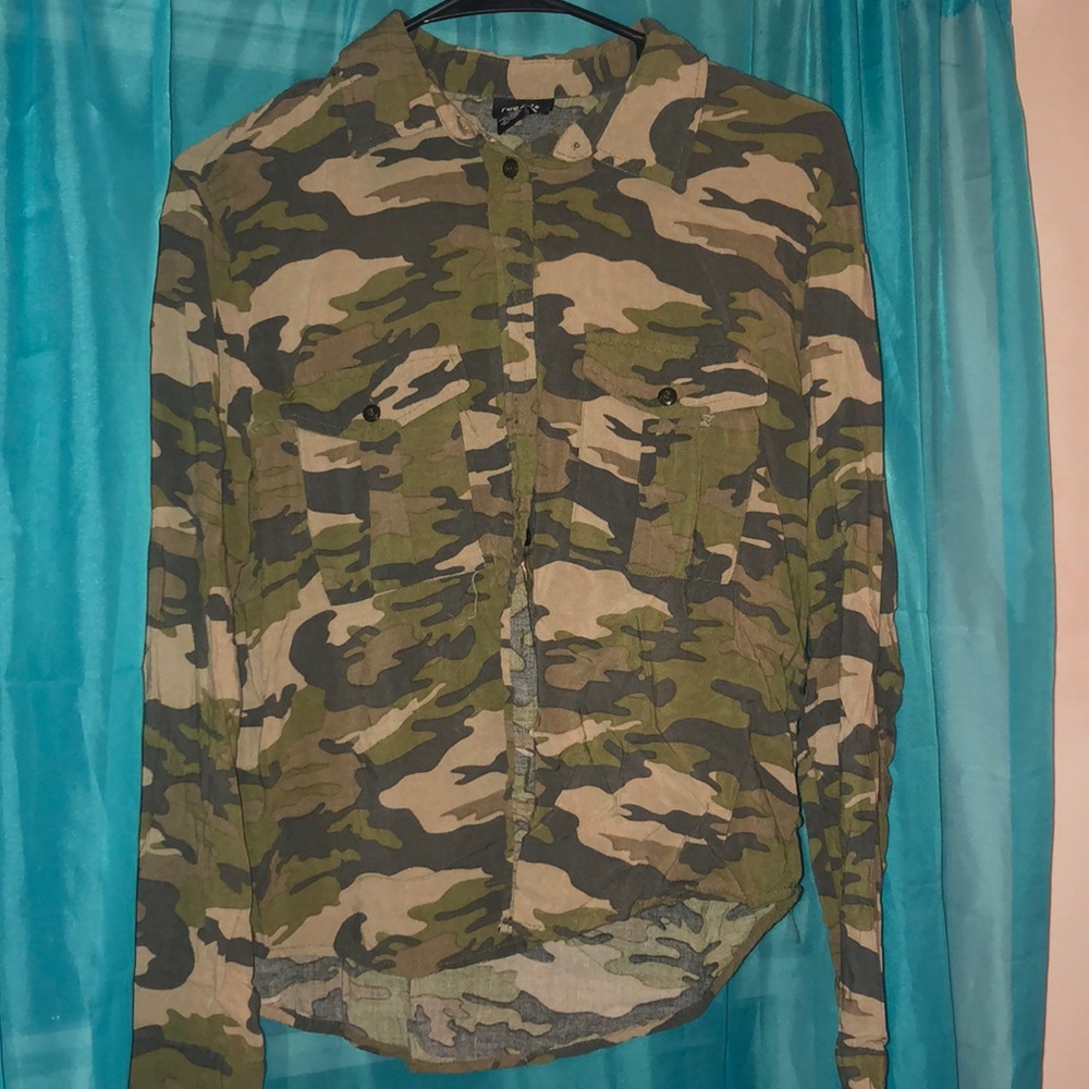 Rue 21 Camouflage button up